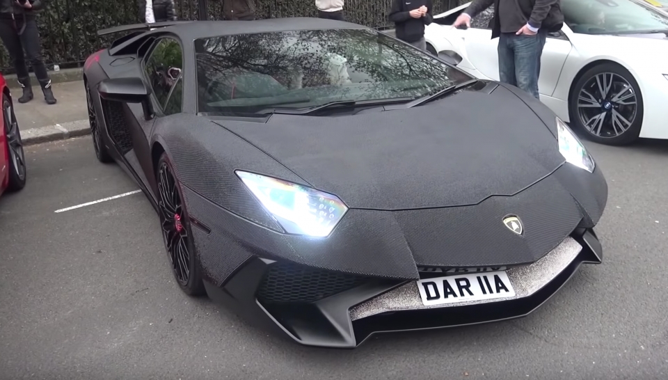 Lamborghini Aventador SV được đính 2 triệu hạt pha lê Swarovski lamborghini aventador sv duoc dinh 2 trieu hat pha le swarovski