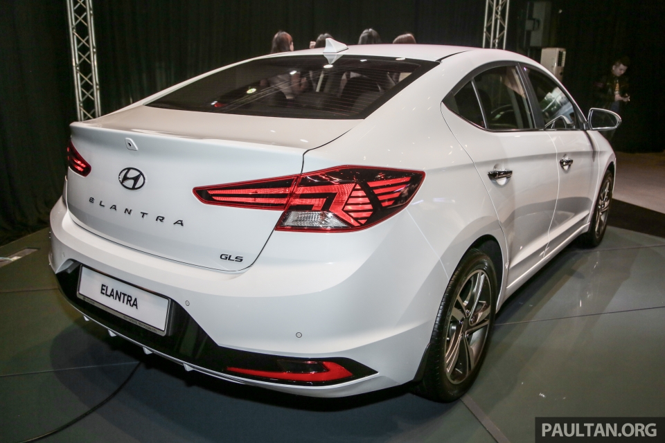 Hyundai Elantra nâng cấp giá từ 617 triệu đồng ở Malaysia hyundai elantra nang cap gia tu 617 trieu dong o malaysia