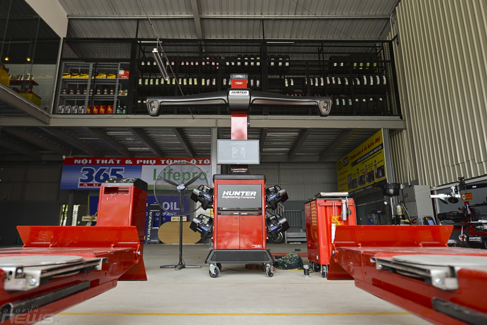Dạo một vòng quanh trung tâm dịch vụ lốp Tirefun Long Biên dao mot vong quanh trung tam dich vu lop tirefun long bien