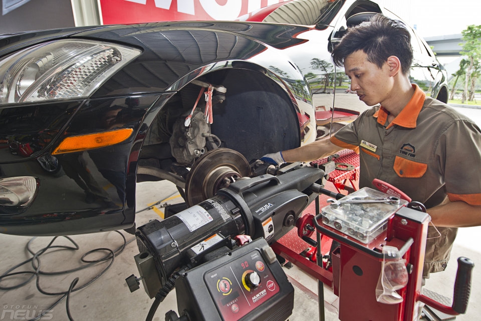 Dạo một vòng quanh trung tâm dịch vụ lốp Tirefun Long Biên dao mot vong quanh trung tam dich vu lop tirefun long bien