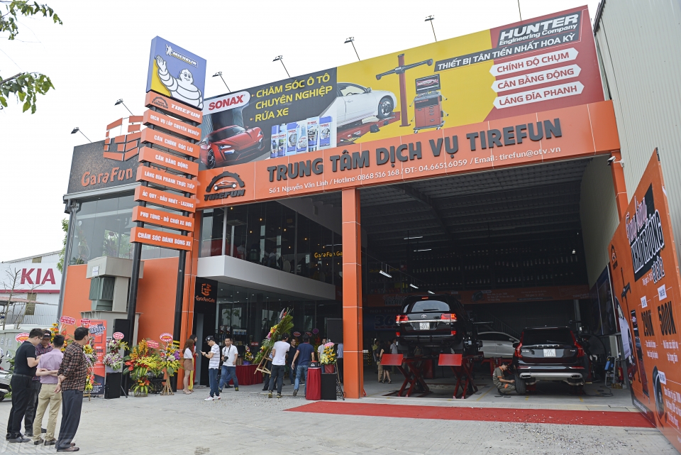 trung tam dich vu lop tirefun long bien tung bung khai truong