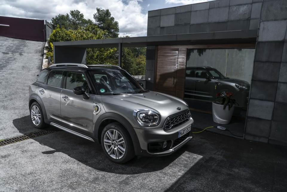 mini sap trinh lang xe hybrid countryman se all4 tai le hoi toc do goodwood