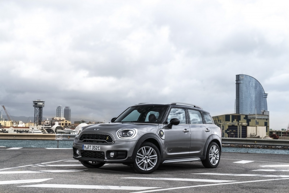 mini sap trinh lang xe hybrid countryman se all4 tai le hoi toc do goodwood
