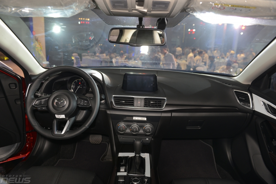 Mazda3 2017 với công nghệ kiểm soát điều hướng mô-men xoắn ra mắt tại Việt Nam mazda3 2017 voi cong nghe kiem soat dieu huong mo men xoan ra mat tai viet nam