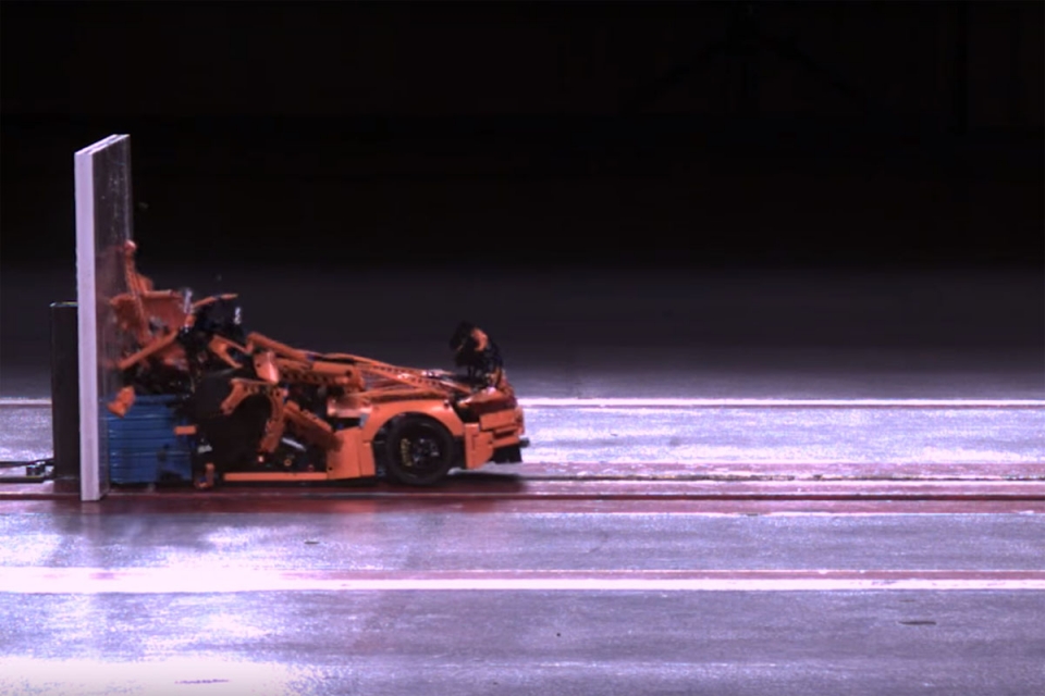 Xem "đồ chơi" Porsche 911 GT3 RS thử nghiệm va chạm tốc độ cao xem do choi porsche 911 gt3 rs thu nghiem va cham toc do cao