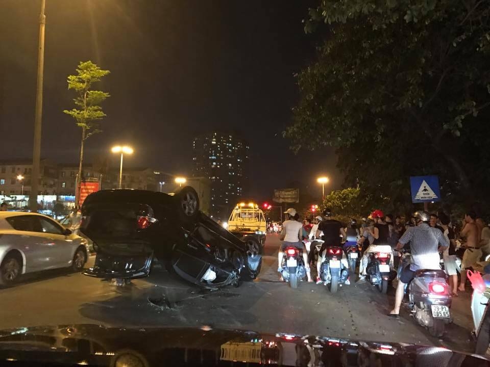 Hà Nội: Xế hộp đâm nhiều người rồi 