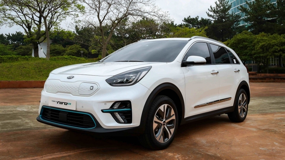 Crossover điện KIA Niro lộ diện với khoảng hành trình 380 km mỗi lần sạc
