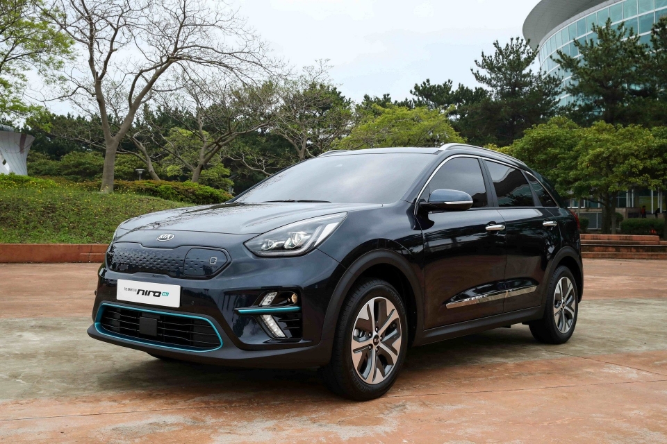 Crossover điện KIA Niro lộ diện với khoảng hành trình 380 km mỗi lần sạc crossover dien kia niro lo dien voi khoang hanh trinh 380 km moi lan sac