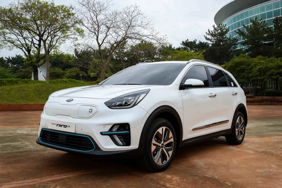 Crossover điện KIA Niro lộ diện với khoảng hành trình 380 km mỗi lần sạc crossover dien kia niro lo dien voi khoang hanh trinh 380 km moi lan sac