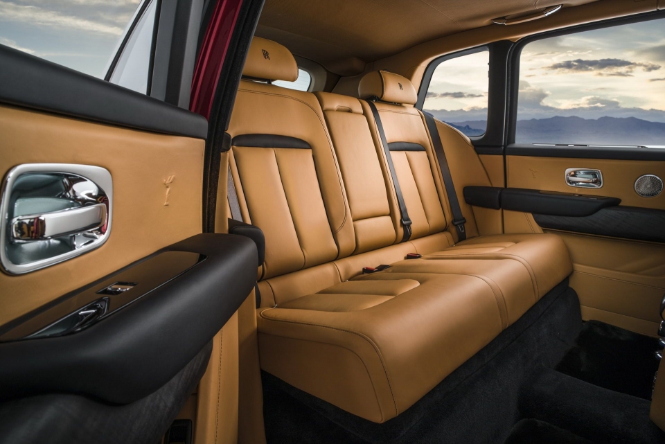 Chi tiết Rolls-Royce Cullinan, SUV đắt giá nhất thế giới rolls royce cong bo xe gam cao dia hinh dat gia cullinan 2018