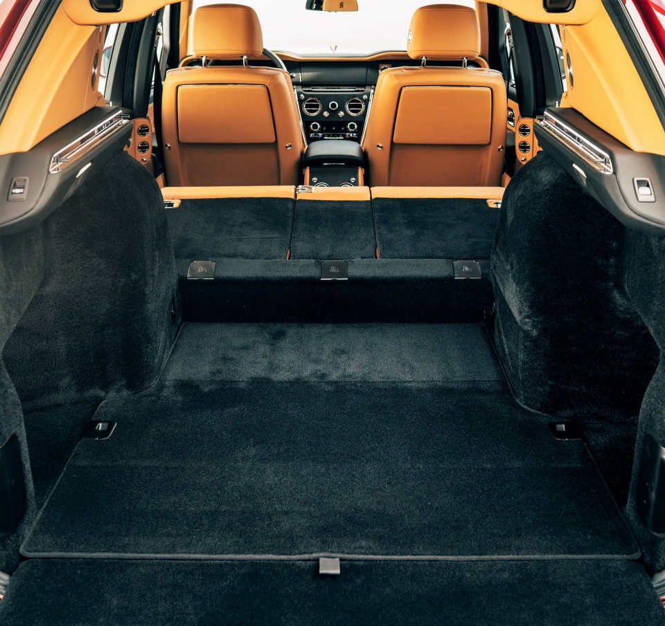 Chi tiết Rolls-Royce Cullinan, SUV đắt giá nhất thế giới rolls royce cong bo xe gam cao dia hinh dat gia cullinan 2018