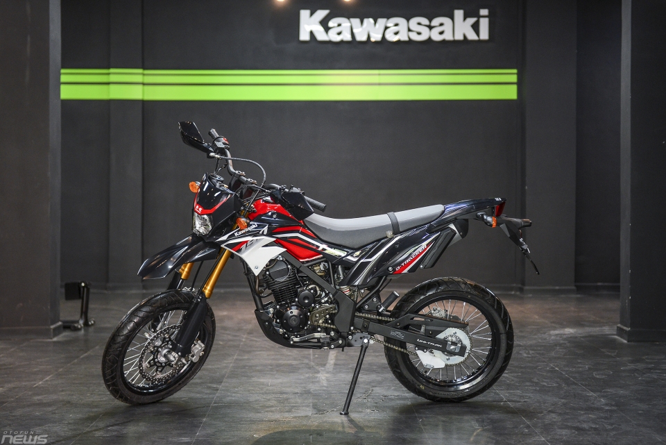 Ngắm 'cào cào phố' Kawasaki D-Tracker 150 đầu tiên ở Hà Nội ngam cao cao pho kawasaki d tracker 150 dau tien o ha noi
