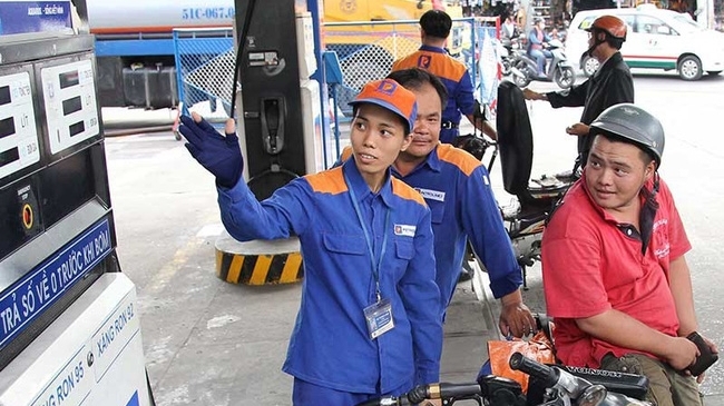 Xăng giảm giá sốc, E5 còn 17.000 đồng/lít