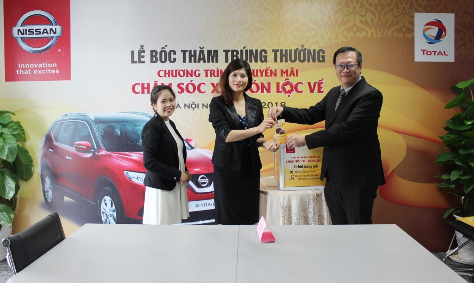 nissan viet nam trao giai cho cac khach hang trung thuong chuong trinh khuyen mai