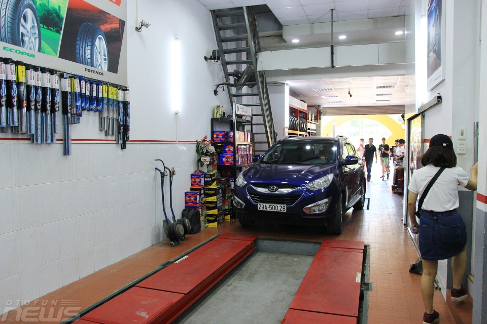 Kiểm tra miễn phí lốp Bridgestone tại Hà Nội bridgestone lan banh an toan den voi nguoi dan thu do
