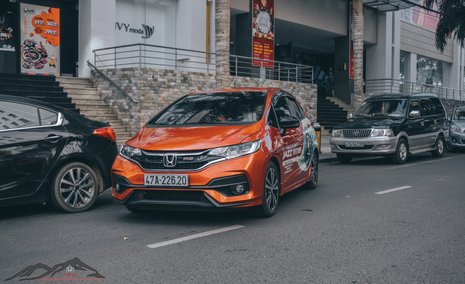 Honda Jazz khuyến mại mạnh tay nhằm tăng doanh số mua honda jazz nhan qua tang tri gia 44 trieu dong