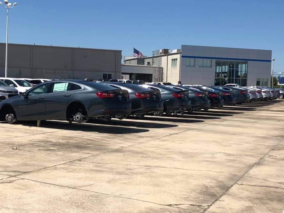 Trộm đột nhập đại lý Chevrolet tháo 124 bánh xe ô tô trom dot nhap dai ly chevrolet thao banh 124 banh xe o to
