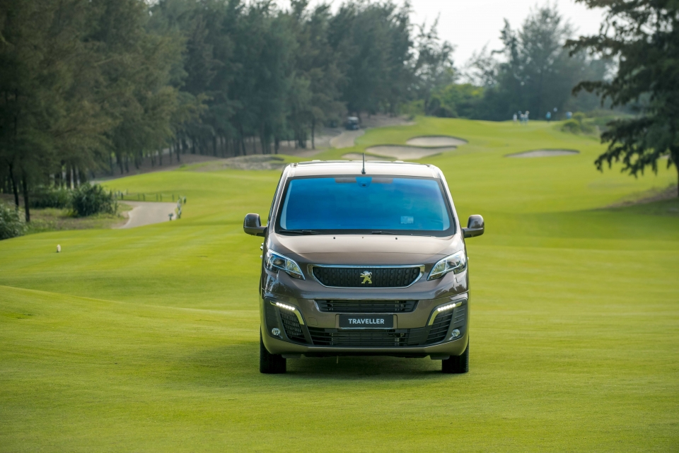xe da dung peugeot traveller chinh thuc ra mat khach hang viet