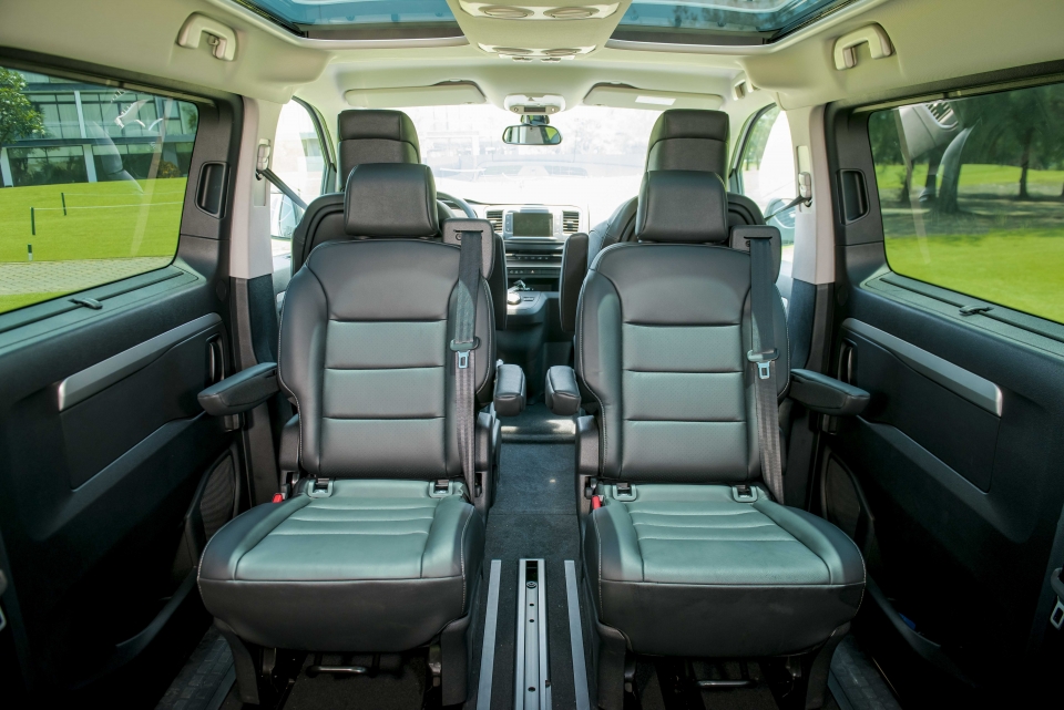 xe da dung peugeot traveller chinh thuc ra mat khach hang viet