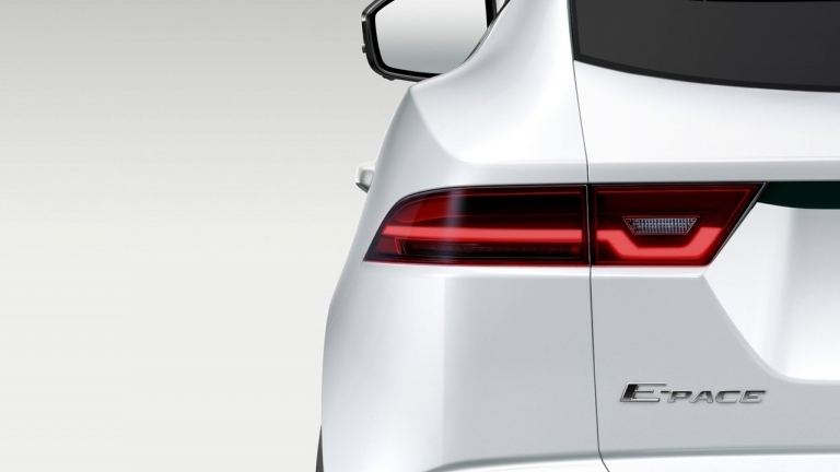 SUV đô thị Jaguar E-Pace sẽ trình làng vào ngày 13/7