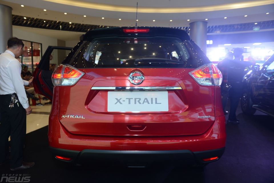 nissan navara np300 va x trail them mau moi tang tinh canh tranh