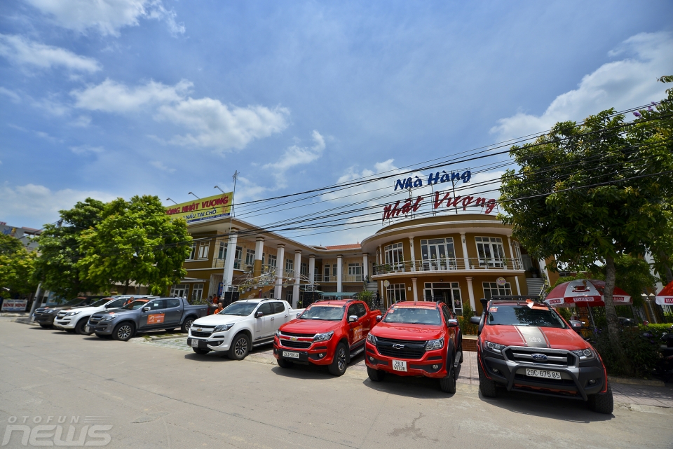 hinh anh dang nho ngay dau chuyen caravan ki niem sinh nhat otofun