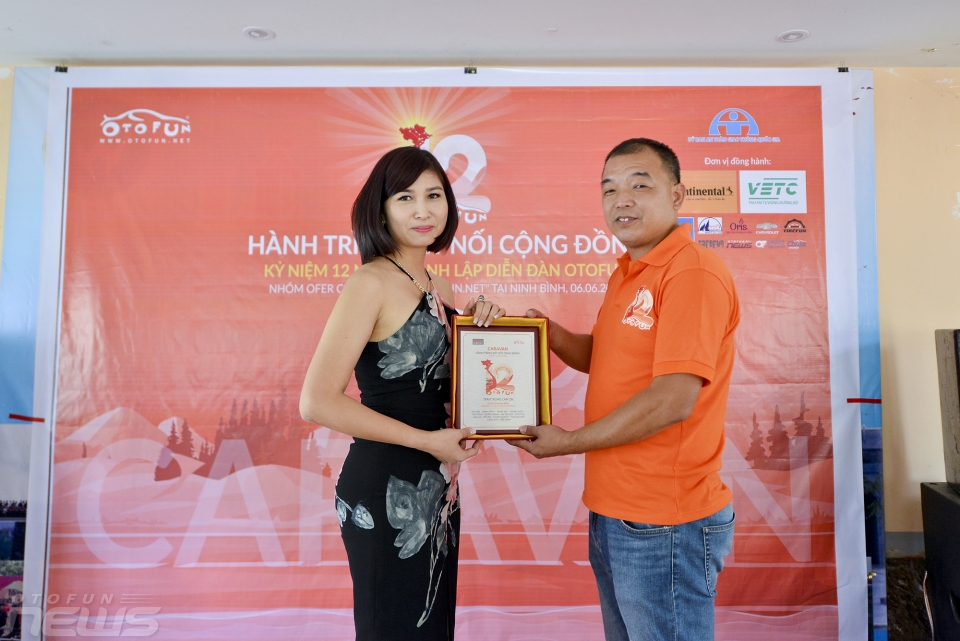 hinh anh dang nho ngay dau chuyen caravan ki niem sinh nhat otofun