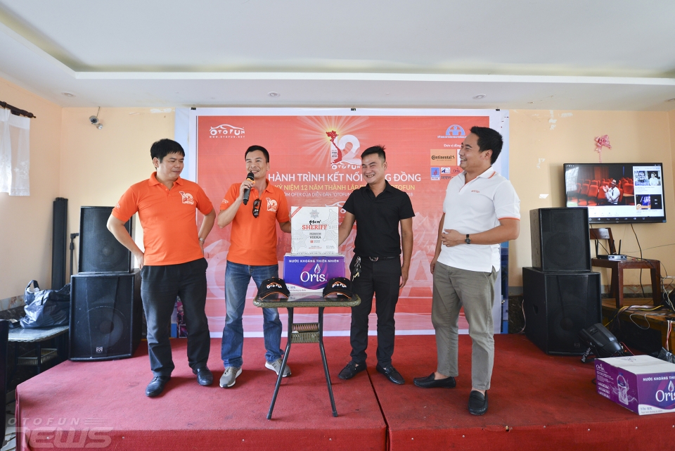 hinh anh dang nho ngay dau chuyen caravan ki niem sinh nhat otofun