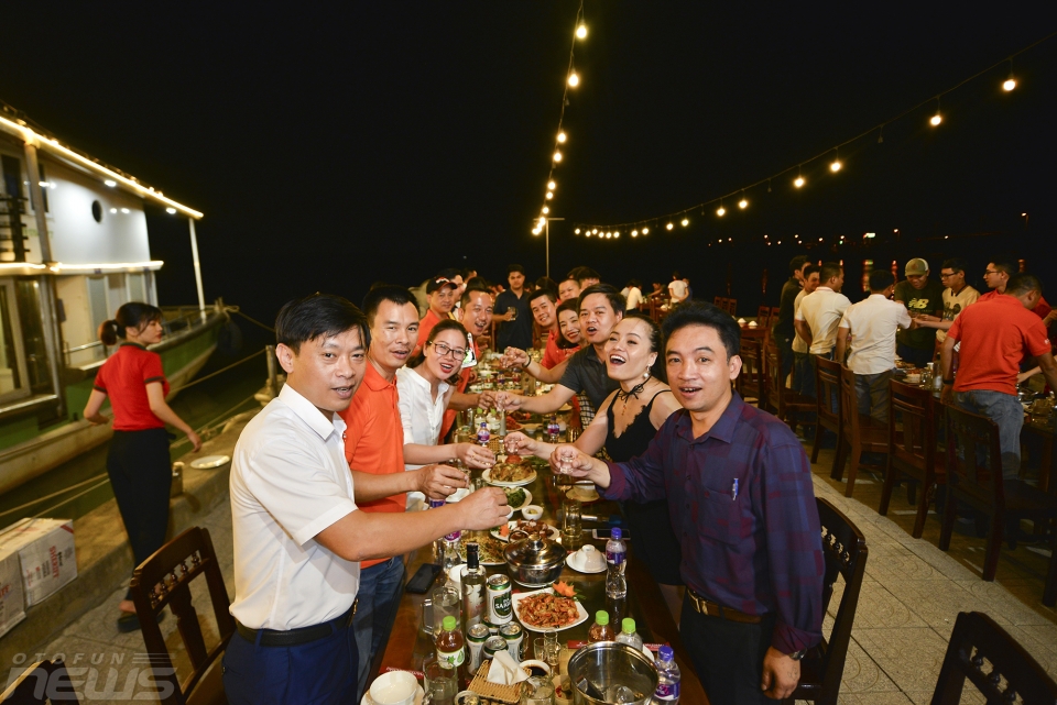 hinh anh dang nho ngay dau chuyen caravan ki niem sinh nhat otofun