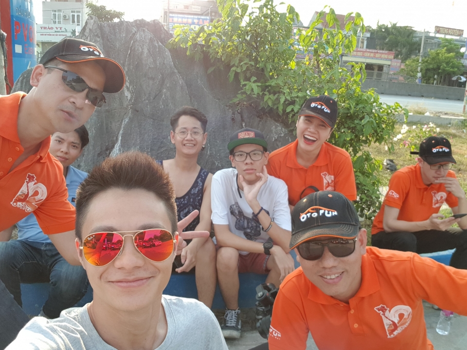 hinh anh dang nho ngay dau chuyen caravan ki niem sinh nhat otofun