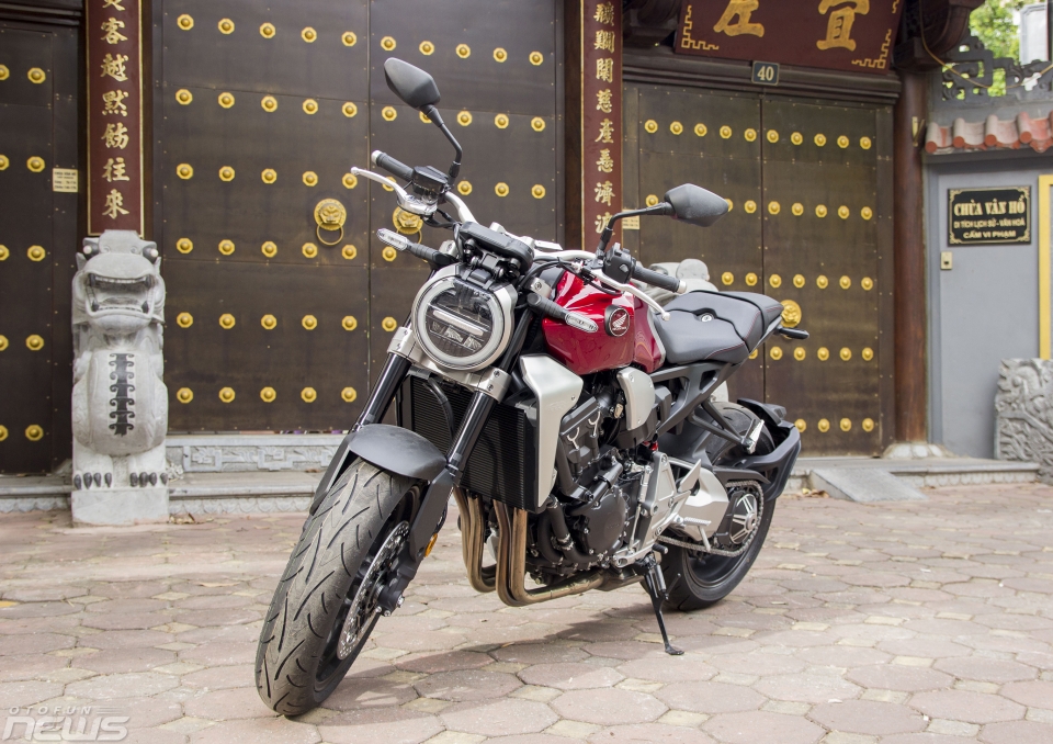 Ngắm Honda CB1000R 2018 đầu tiên Hà Nội ngam honda cb1000r 2018 canh tranh hang chinh hang