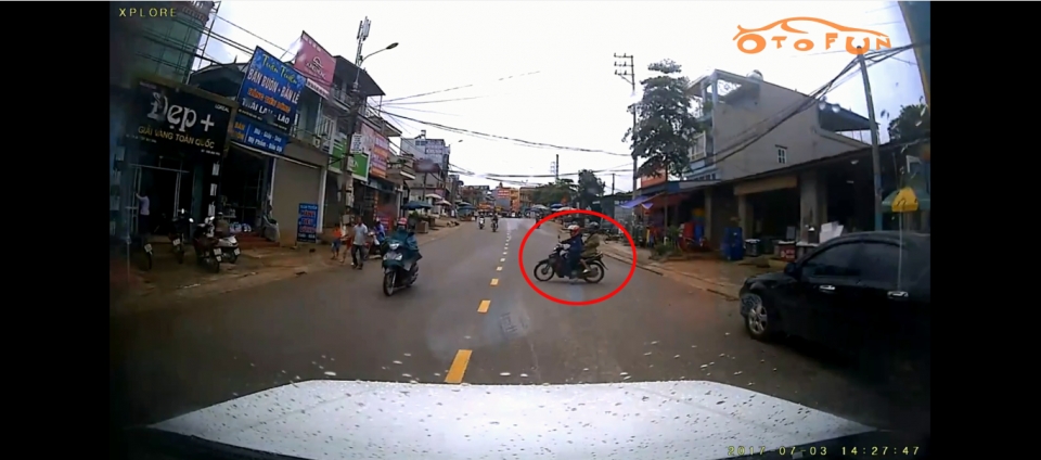 Xe máy sang đường đột ngột: ẩn họa khôn lường! xe may sang duong dot ngot an hoa khon luong