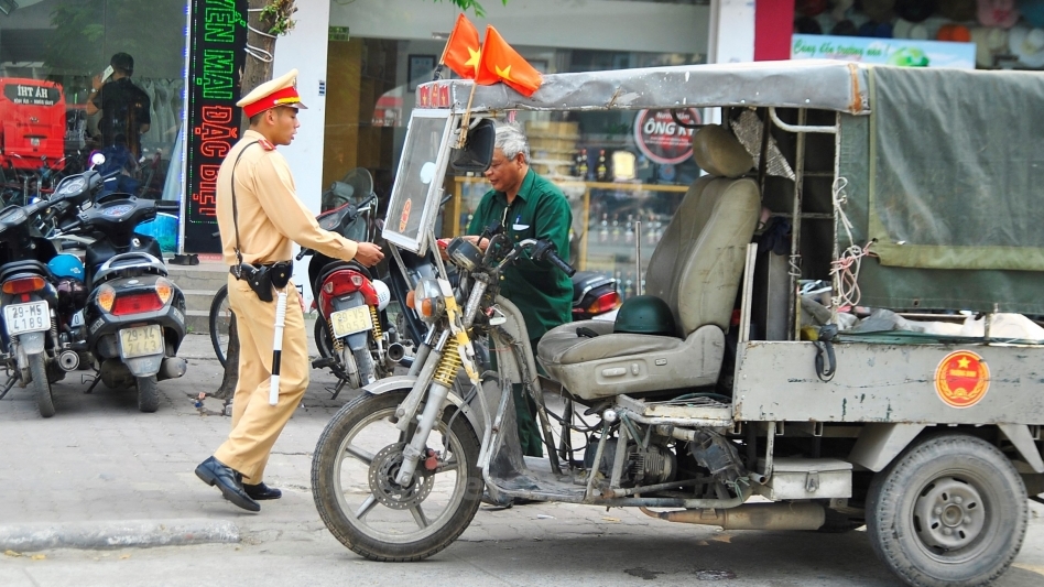 Tịch thu xe ba bánh giả danh thương binh