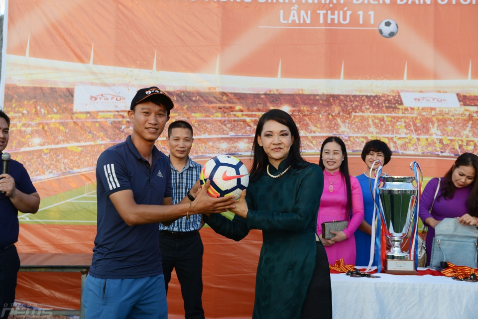 of dat cang len ngoi vuong tai giai bong da of cup lan thu 11