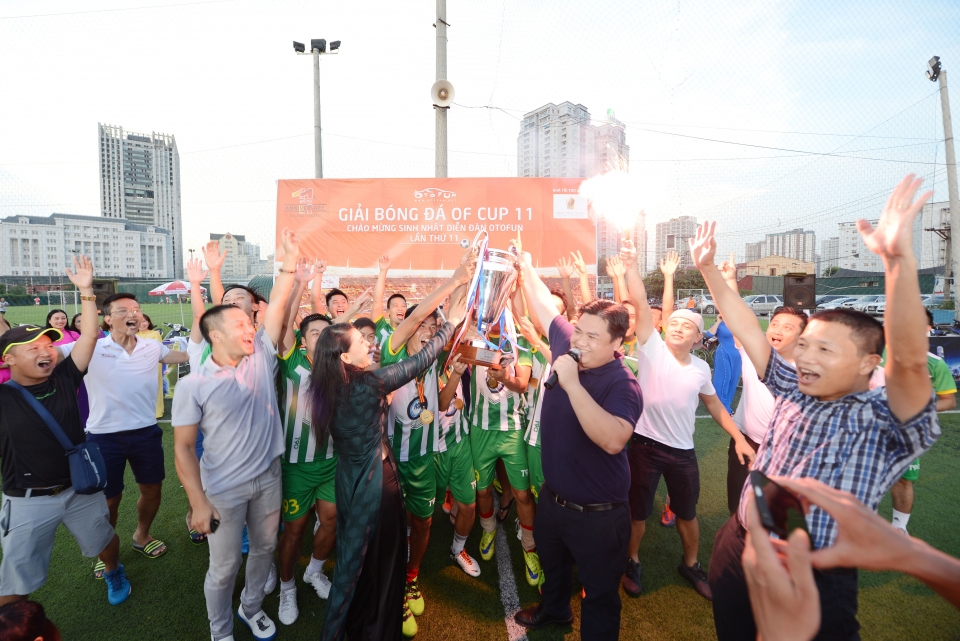of dat cang len ngoi vuong tai giai bong da of cup lan thu 11