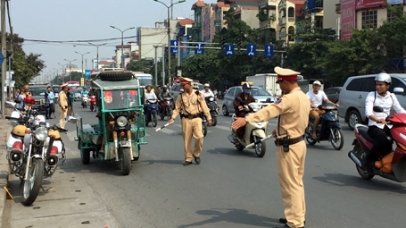 Đưa xe ba bánh vào khuôn khổ: Cần sự vào cuộc đồng bộ