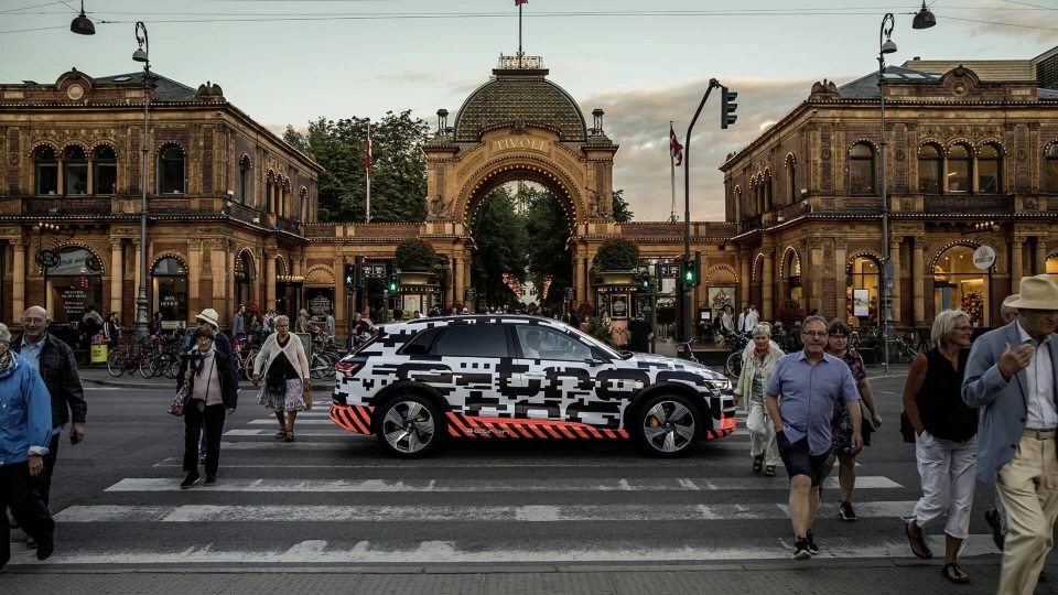 suv dien audi e tron se ra mat vao ngay 308