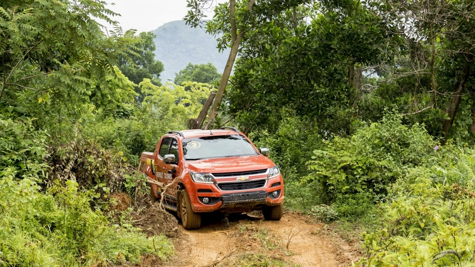 'Băng rừng', kéo xe tải cùng Chevrolet Colorado