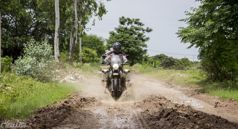 Nửa ngày "phiêu lưu" cùng Royal Enfield Himalayan nua ngay phieu luu cung royal enfield himalayan