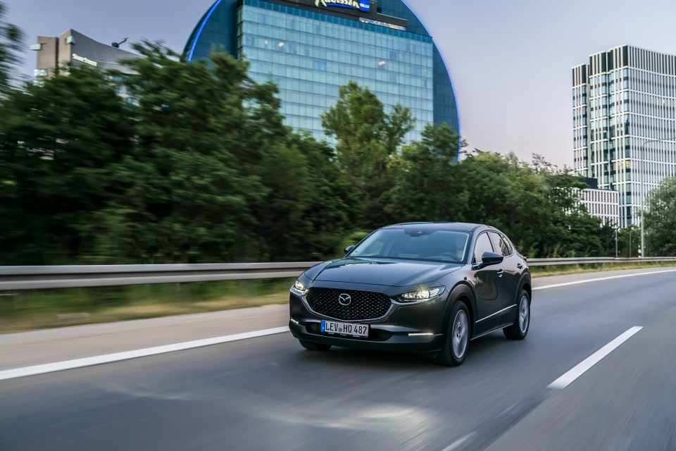 SUV cx-30 mắt ở châu Âu suv mazda cx 30 ra mat o chau au