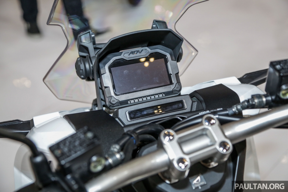 xe tay ga dia hinh honda adv 150 trinh lang gia tu 2412 usd