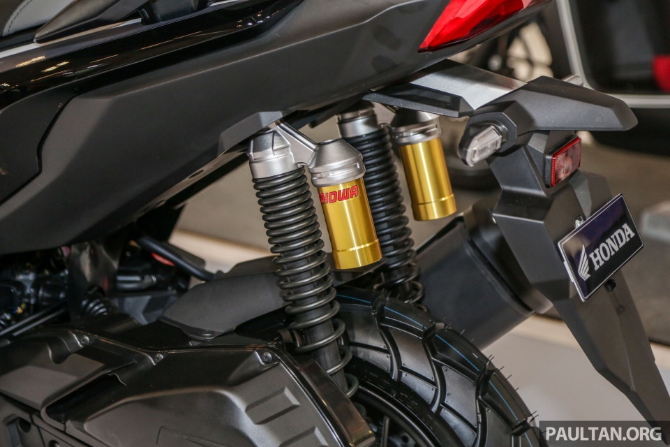 xe tay ga dia hinh honda adv 150 trinh lang gia tu 2412 usd