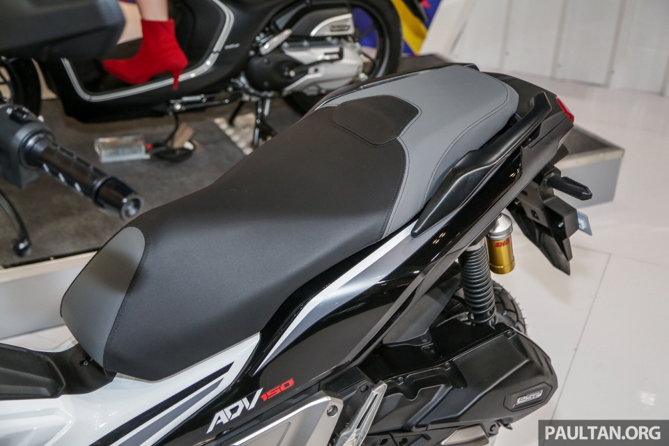 xe tay ga dia hinh honda adv 150 trinh lang gia tu 2412 usd