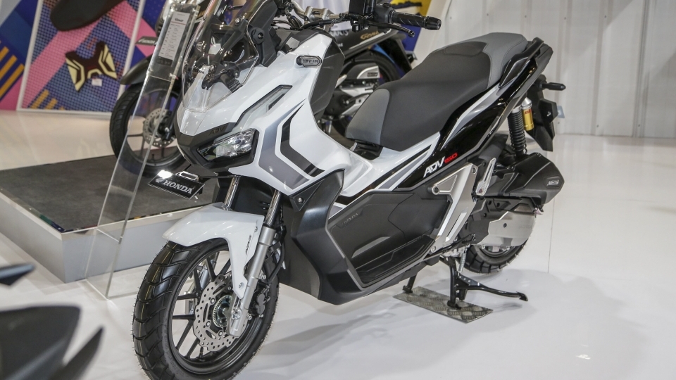 Xe tay ga địa hình Honda ADV 150 trình làng, giá từ 2.412 USD
