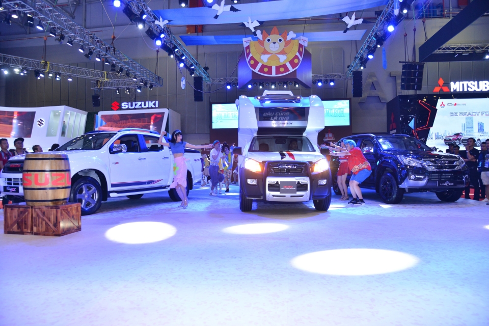 vms 2017 isuzu gop mat tai trien lam voi bo ba xe da dung doc dao