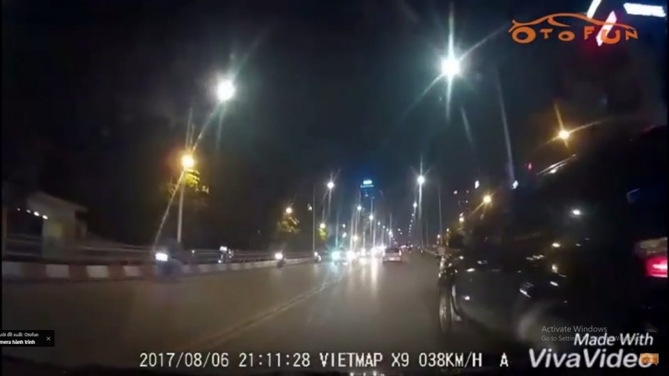 Bất bình ô tô lách phải, tạt đầu xe cùng chiều bat binh o to lach phai tat dau xe cung chieu