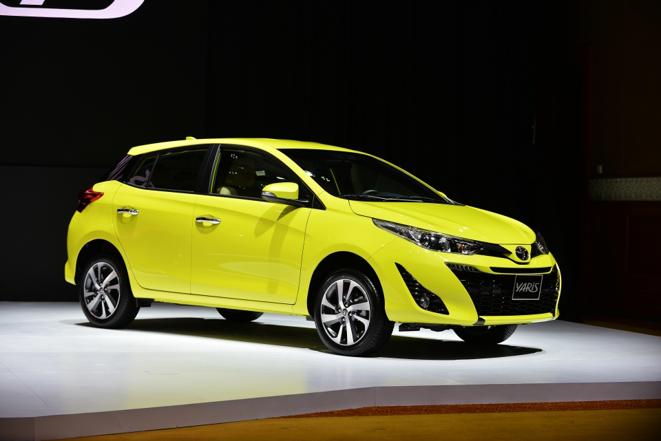 Bộ đôi Toyota Vios và Yaris mới chính thức ra mắt khách hàng Việt bo doi toyota vios va yaris moi chinh thuc ra mat khach hang viet