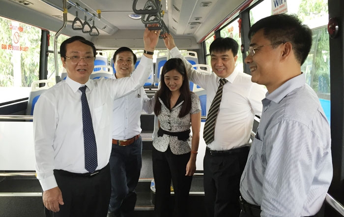 khai truong 3 tuyen xe buyt su dung nhien lieu sach o ha noi