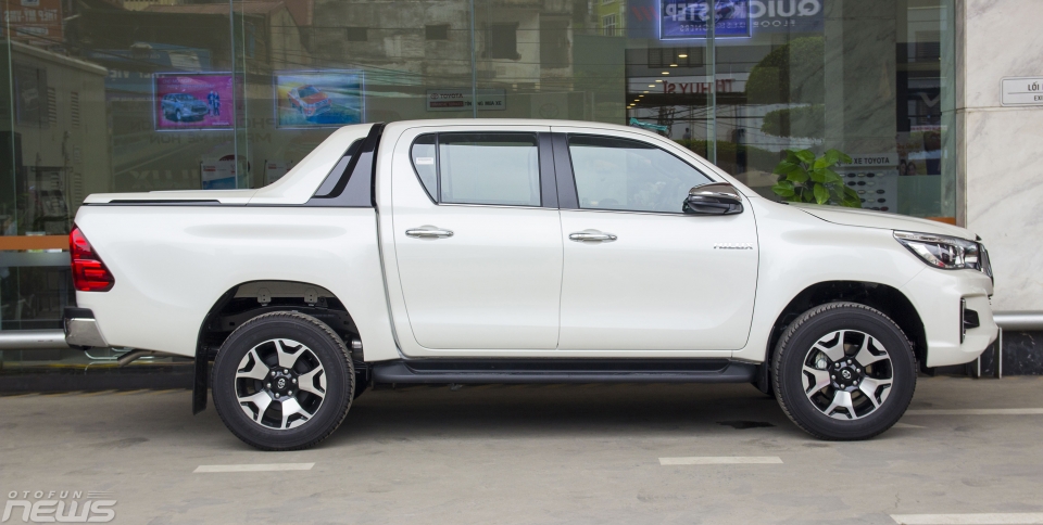 can canh nhung diem moi tren mau ban tai toyota hilux 2018