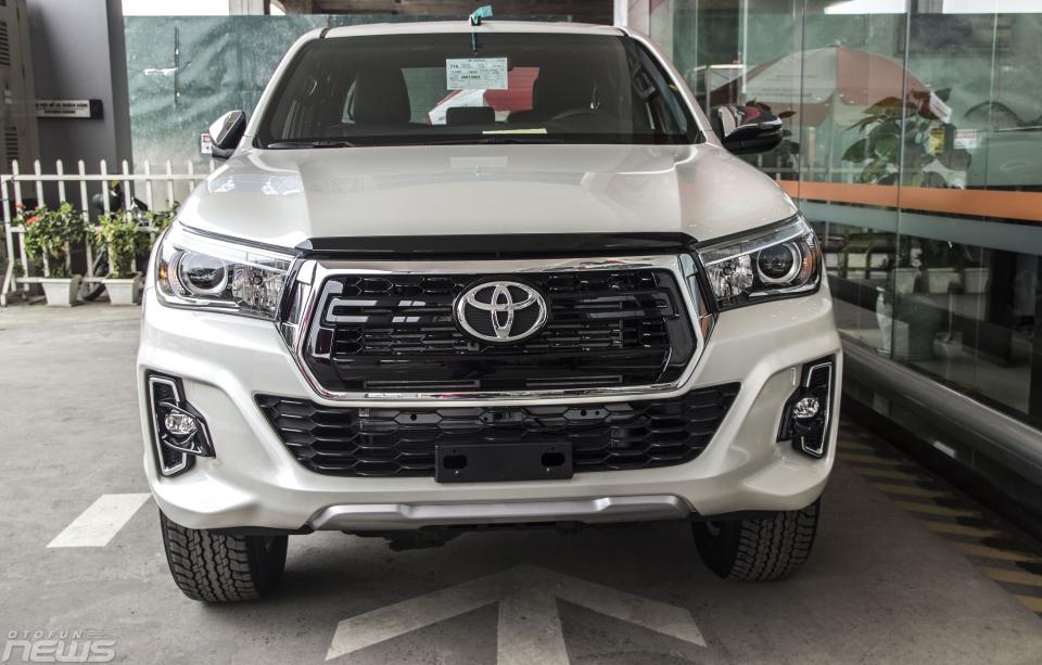 can canh nhung diem moi tren mau ban tai toyota hilux 2018